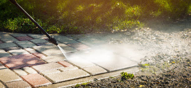 Best Driveway Pressure Washing  in Country Clu, MO